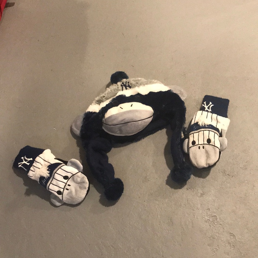 Hat and Mittens set